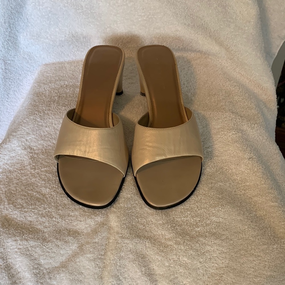 Parade shoes color gold